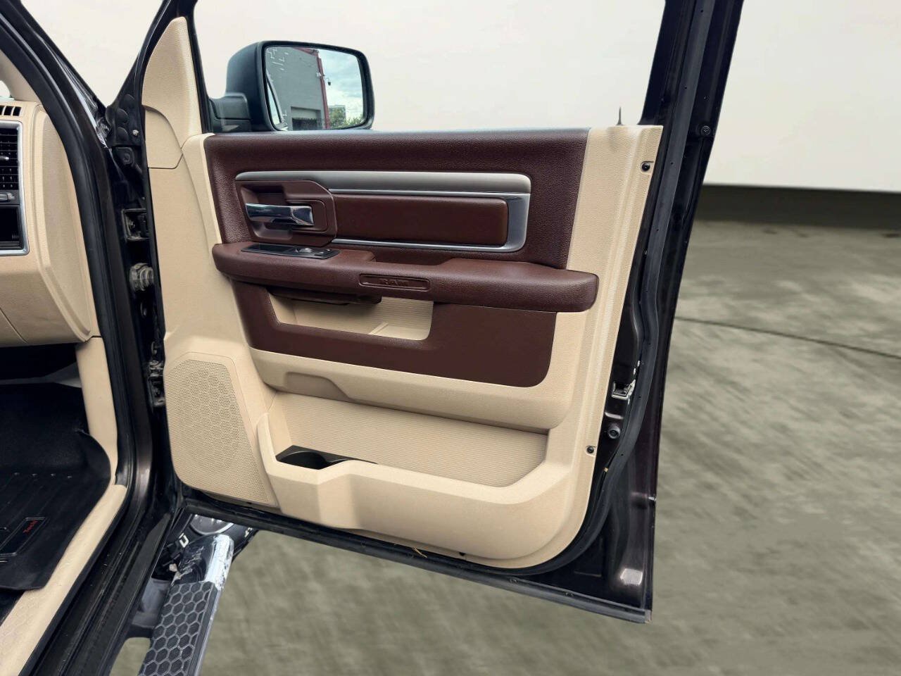 Used 2017 RAM 2500 SLT AWD/4WD image 25