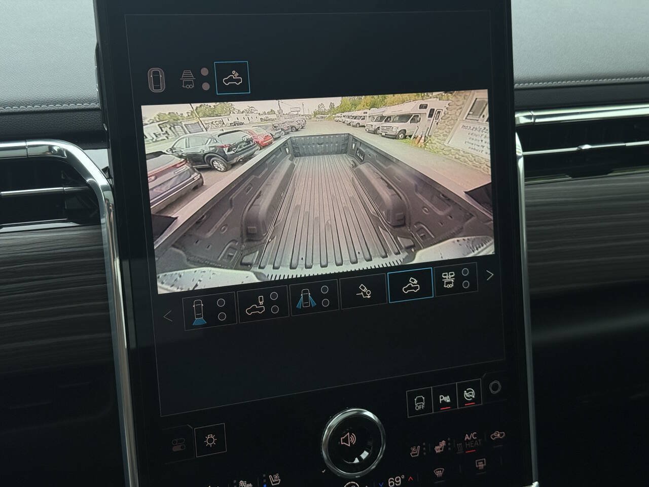 Used 2025 GMC Sierra EV Denali AWD/4WD image 26