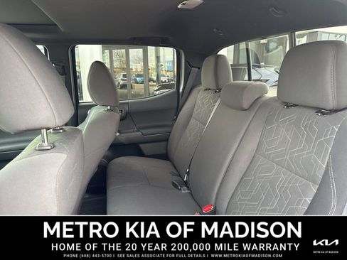 Used 2016 Toyota Tacoma TRD Off-Road w/ Premium & Technology Package image 27