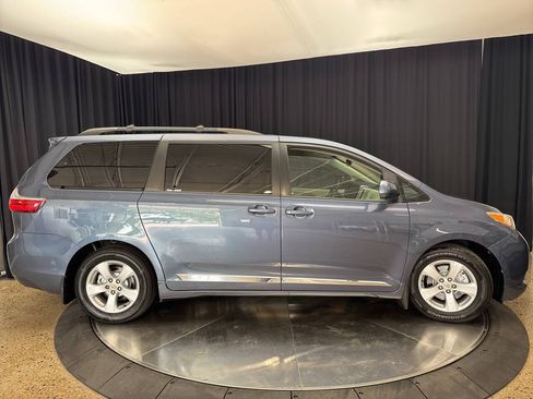 Used 2016 Toyota Sienna LE FWD image 7