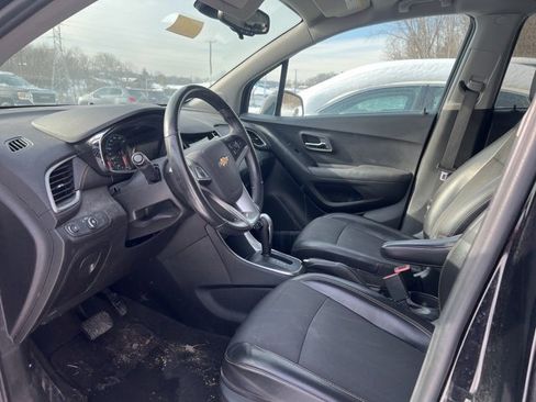 Used 2019 Chevrolet Trax LT w/ LT Convenience Package image 2
