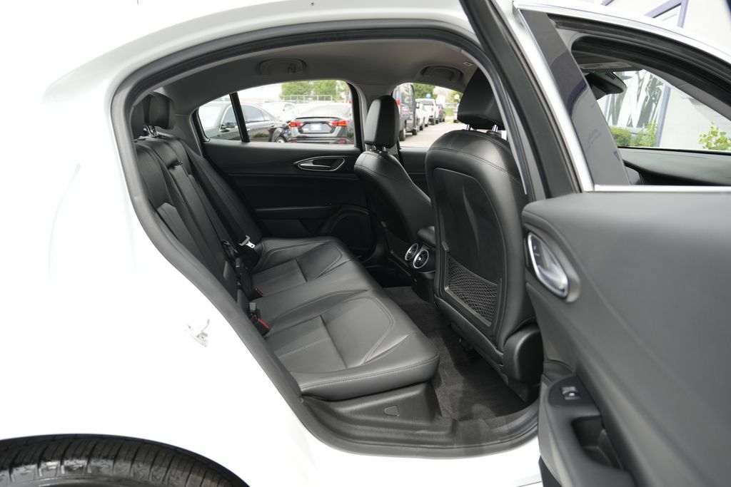 Used 2017 Alfa Romeo Giulia AWD image 36