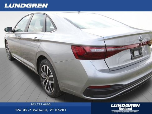 New 2026 Volkswagen Jetta SE FWD image 4