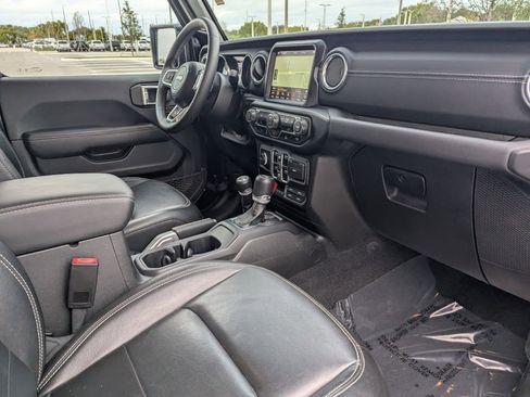 Used 2023 Jeep Wrangler Sahara image 9