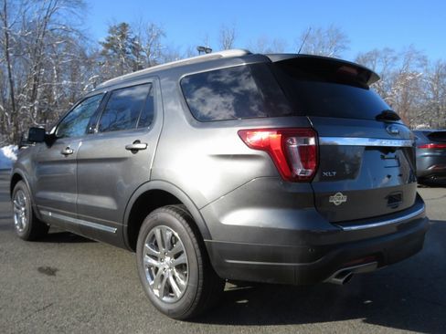 Used 2018 Ford Explorer XLT w/ Equipment Group 202A image 7