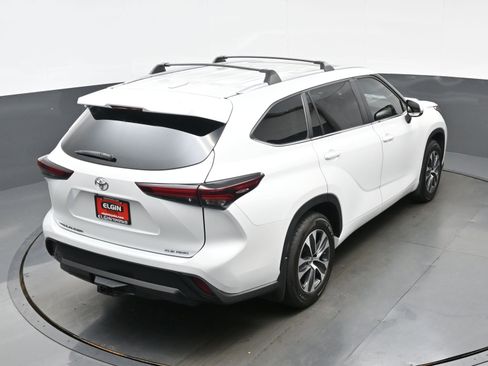 Used 2024 Toyota Highlander XLE AWD/4WD image 41