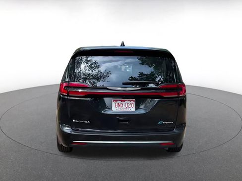 Used 2023 Chrysler Pacifica Touring-L FWD image 14