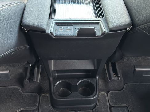 Used 2025 Toyota Sienna XSE FWD image 17