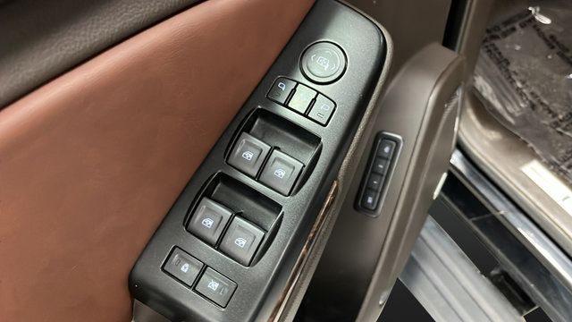 Used 2019 Chevrolet Suburban Premier AWD/4WD image 21