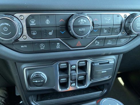 New 2026 Jeep Wrangler Unlimited Sahara AWD/4WD image 11