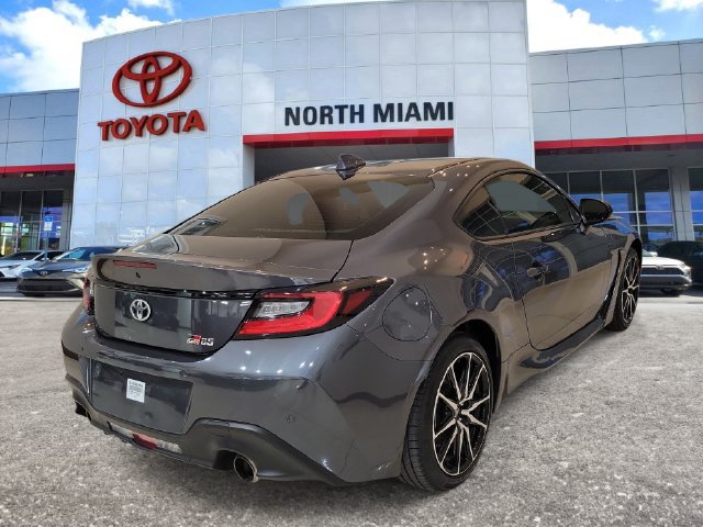 Used 2024 Toyota GR86 RWD image 4