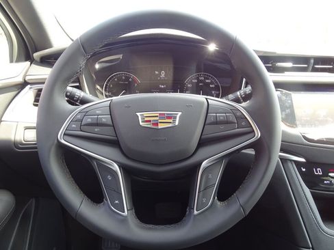 New 2025 Cadillac XT5 Luxury image 36