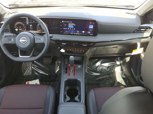 New 2026 Nissan Kicks SR w/ Cold Weather Package FWD image 14