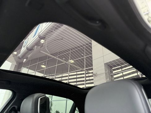 Used 2025 BMW 760i xDrive w/ Executive Package image 12