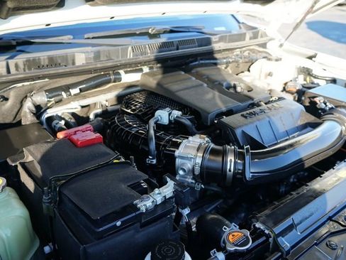 Used 2024 Nissan Frontier SV w/ Technology Package image 39