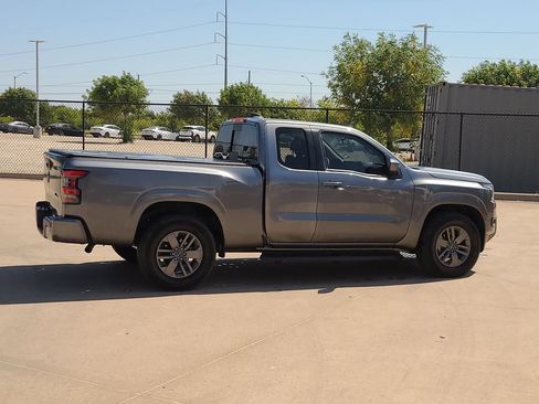 Certified 2025 Nissan Frontier SV RWD image 4