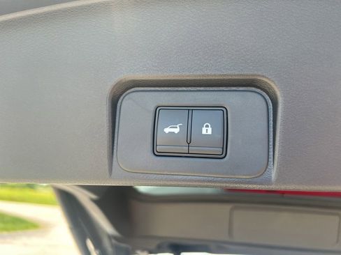 Used 2024 Nissan Rogue SL AWD/4WD image 8