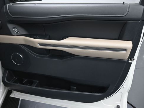 Used 2022 Ford Expedition XLT image 40