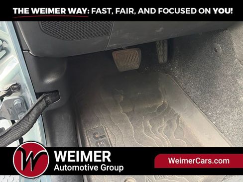 Used 2024 Jeep Wrangler Unlimited Sahara w/ Technology Group AWD/4WD image 28