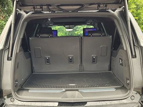 New 2026 Cadillac Escalade ESV Platinum Sport w/ LPO, ONYX Package AWD/4WD image 9