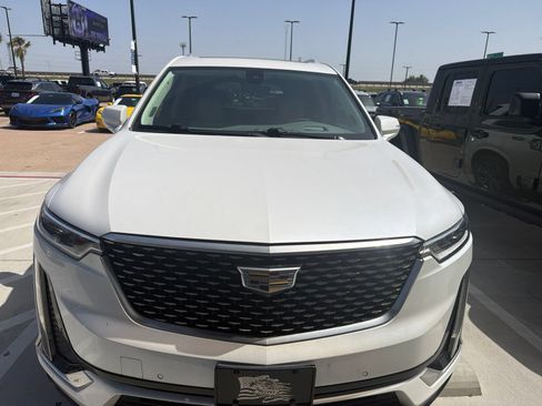 Used 2020 Cadillac XT6 Premium Luxury FWD image 2