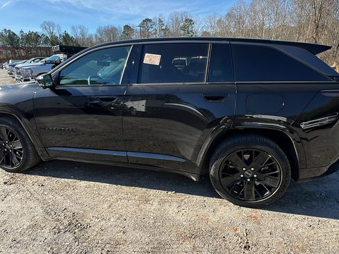 Used 2024 Jeep Wagoneer Launch Edition image 11