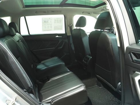 Used 2024 Volkswagen Tiguan SE AWD/4WD image 15