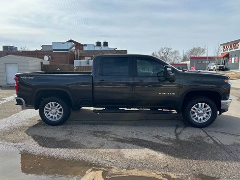 Used 2021 Chevrolet Silverado 2500 LT w/ Convenience Package image 6