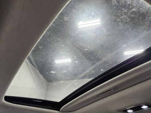 Used 2023 Kia Niro EX Touring image 2