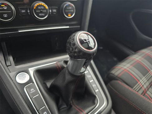 Used 2017 Volkswagen GTI S image 27