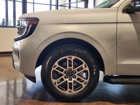 New 2026 Ford Expedition Active RWD image 9