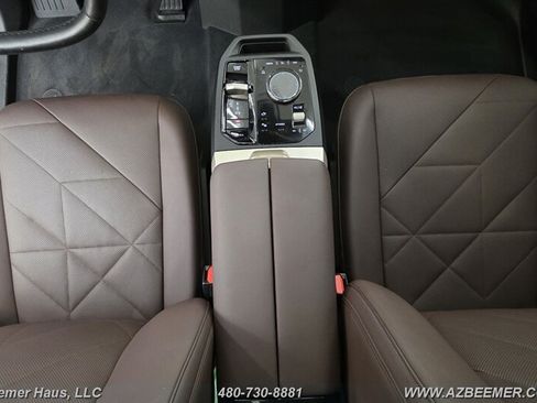 Used 2024 BMW iX xDrive50 AWD/4WD image 18