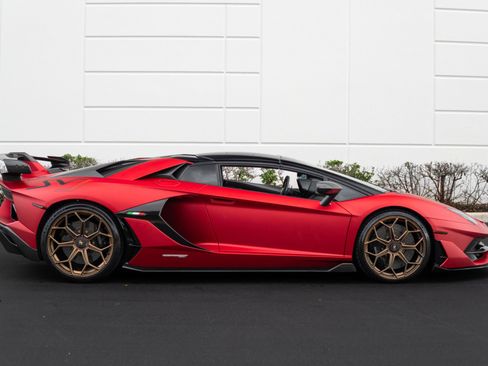 Used 2021 Lamborghini Aventador SVJ AWD/4WD image 17