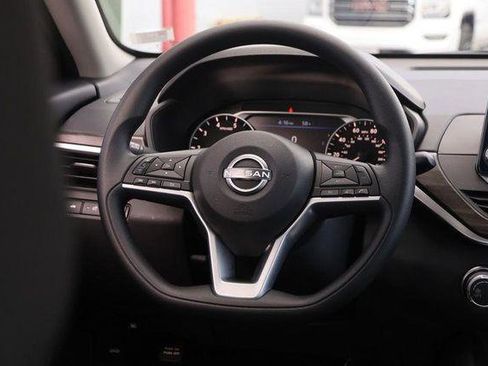 Used 2025 Nissan Altima 2.5 SV image 22