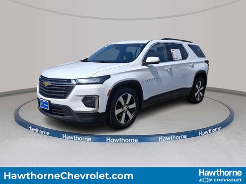 Used 2023 Chevrolet Traverse LT w/ LT Premium Package AWD/4WD image 1