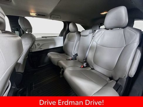 Certified 2025 Toyota Sienna XLE FWD image 8