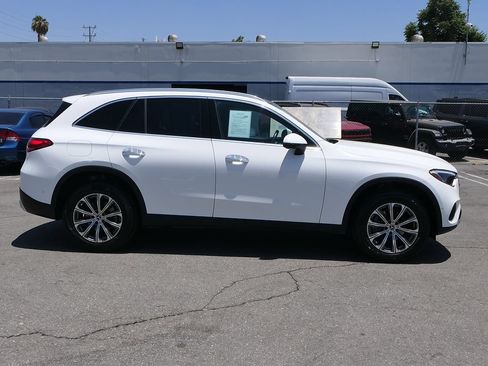 Used 2024 Mercedes-Benz GLC 300 image 3