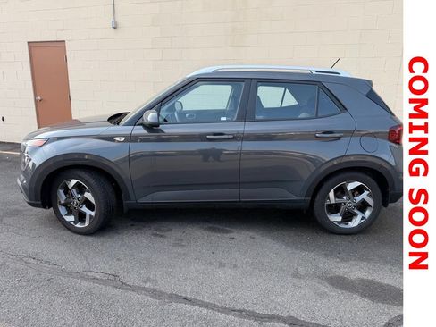 Used 2023 Hyundai Venue SEL FWD image 5