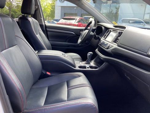 Used 2019 Toyota Highlander SE w/ Protection Package #3 AWD/4WD image 28