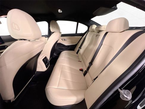 Used 2025 BMW 330i xDrive Sedan w/ Convenience Package image 21