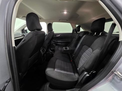 Used 2024 Ford Edge SE w/ Black Appearance Package AWD/4WD image 16