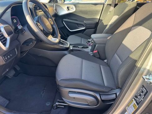 Certified 2025 Kia Soul LX image 16