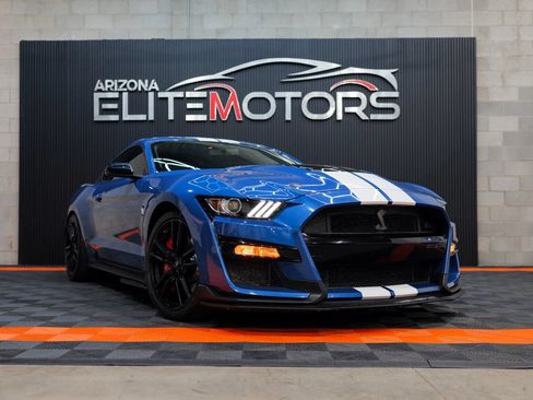 Used 2021 Ford Mustang Shelby GT500 w/ Technology Package RWD image 3