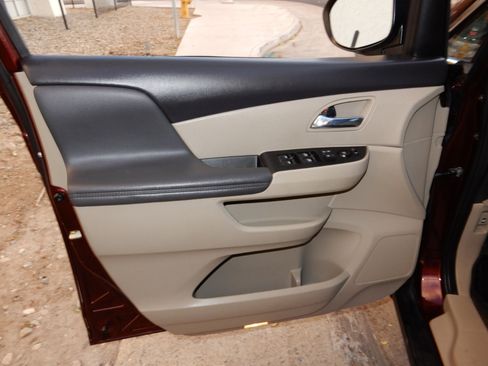 Used 2017 Honda Odyssey EX-L image 18