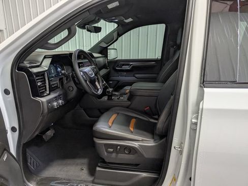 Used 2024 GMC Sierra 1500 AT4 w/ Technology Package AWD/4WD image 16