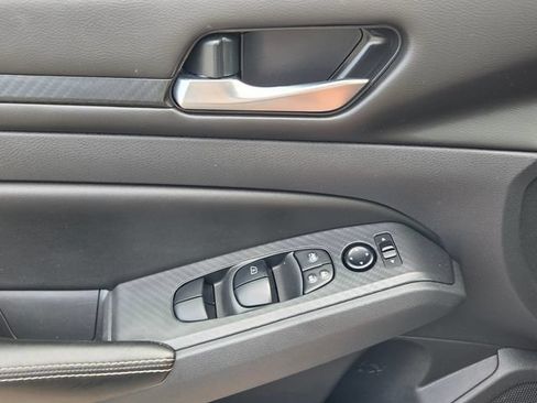 Used 2024 Nissan Altima 2.5 SV FWD image 30