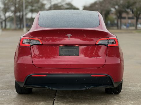 Used 2021 Tesla Model Y Long Range image 10