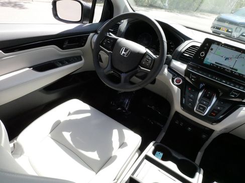 Certified 2026 Honda Odyssey Touring image 9