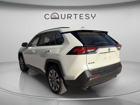 Used 2021 Toyota RAV4 Limited image 5