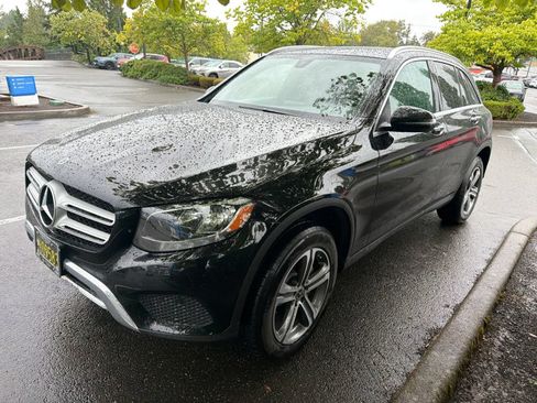 Used 2019 Mercedes-Benz GLC 300 4MATIC image 1